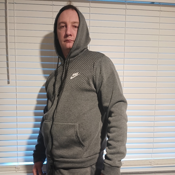 Cozy 2 piece Men's Nike Winter Sweatsuits... - Picture 4 of 6